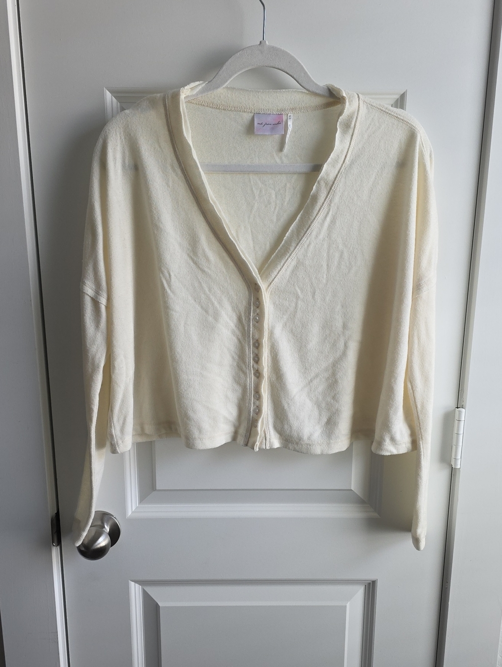 Urban Outfitters Cream V‑Neck Button Cardigan XS G189